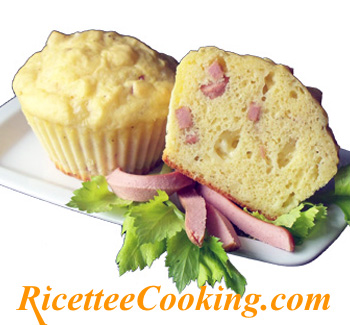 Muffin salati con wurstel